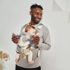 BabyBjörn Mini Cotton Draagzak - Khaki Groen -Beste Kinderserie Winkel BabyBj rn Mini Cotton Draagzak Khaki Groen 5 7802