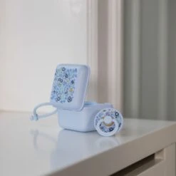 BiBs X Liberty Camomile Lawn Speenbakje / Sterilisator - Baby Blue -Beste Kinderserie Winkel BiBs X Liberty Camomile Lawn Speenbakje Sterilisator Baby Blue 207c