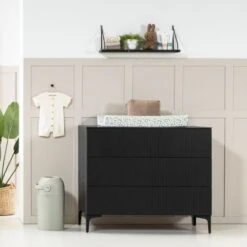 Kidsmill Levi Babykamer | Bed 60 X 120 Cm + Commode Zwart Eiken -Beste Kinderserie Winkel levi zwart commode sfeer 6 57db