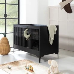 Kidsmill Levi Babykamer | Bed 60 X 120 Cm + Commode Zwart Eiken -Beste Kinderserie Winkel levi zwart ledikant vierkant sfeer 6 42d9